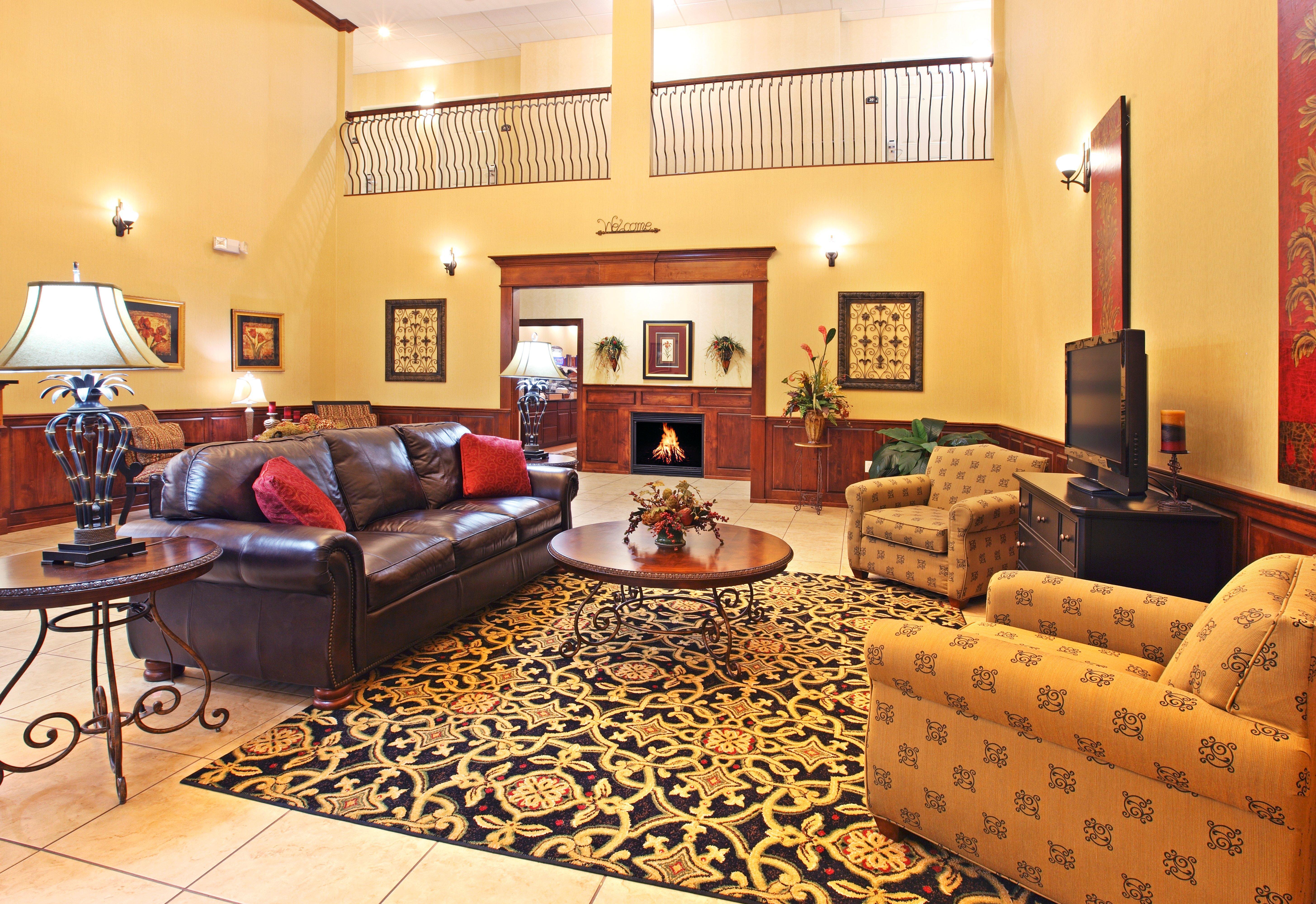 Holiday Inn Express Hotel & Suites Clarksville Екстериор снимка