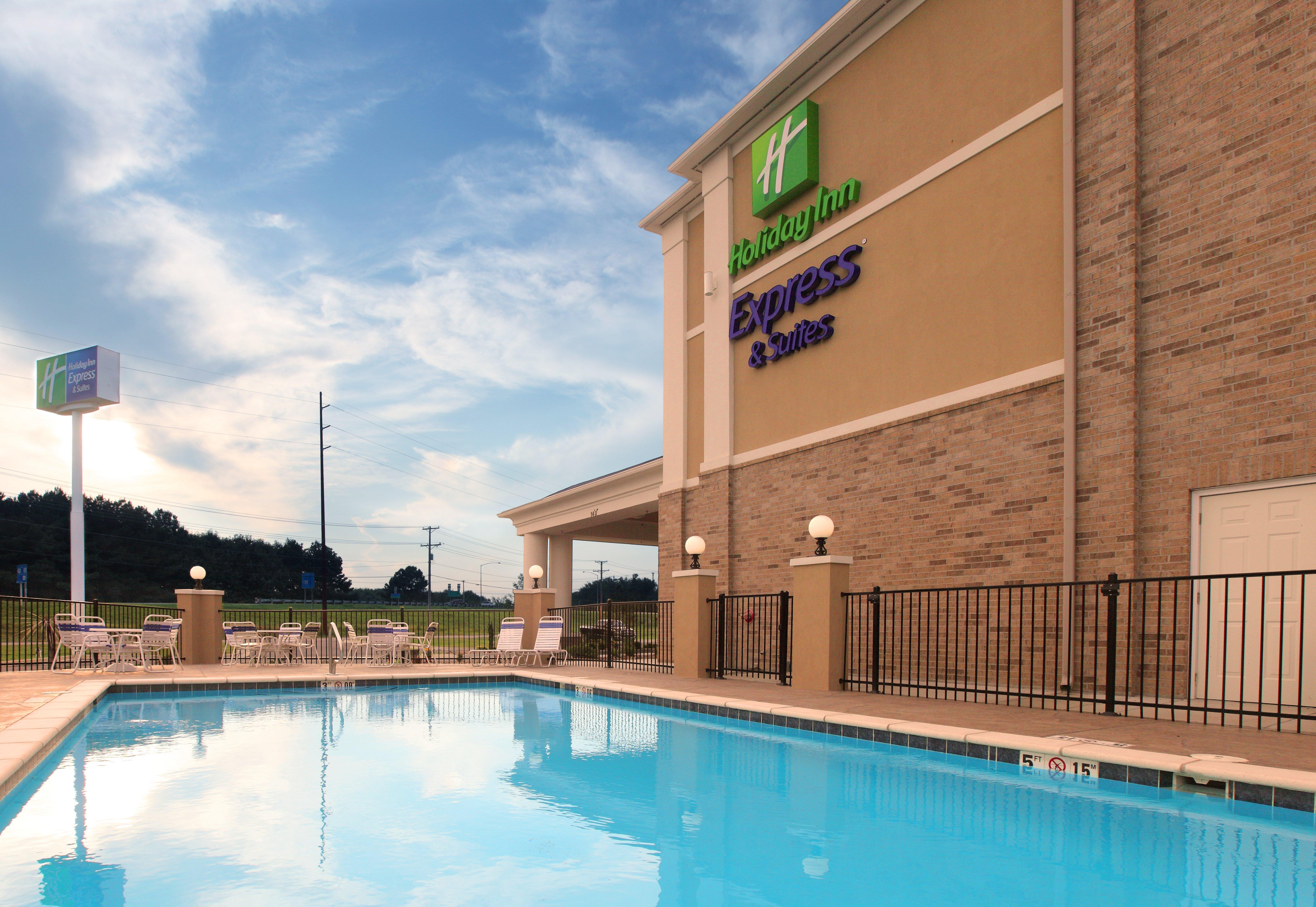 Holiday Inn Express Hotel & Suites Clarksville Екстериор снимка
