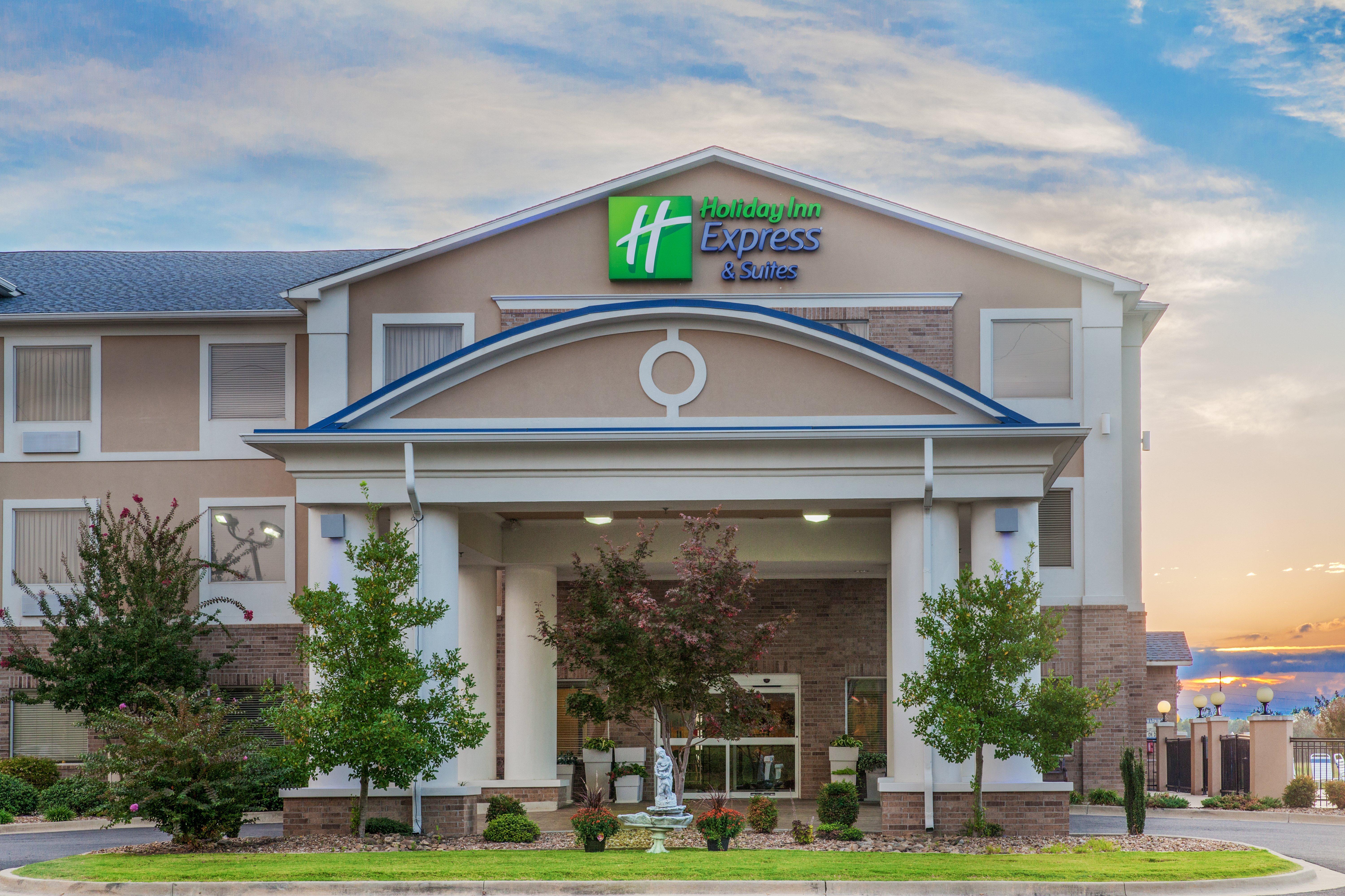 Holiday Inn Express Hotel & Suites Clarksville Екстериор снимка
