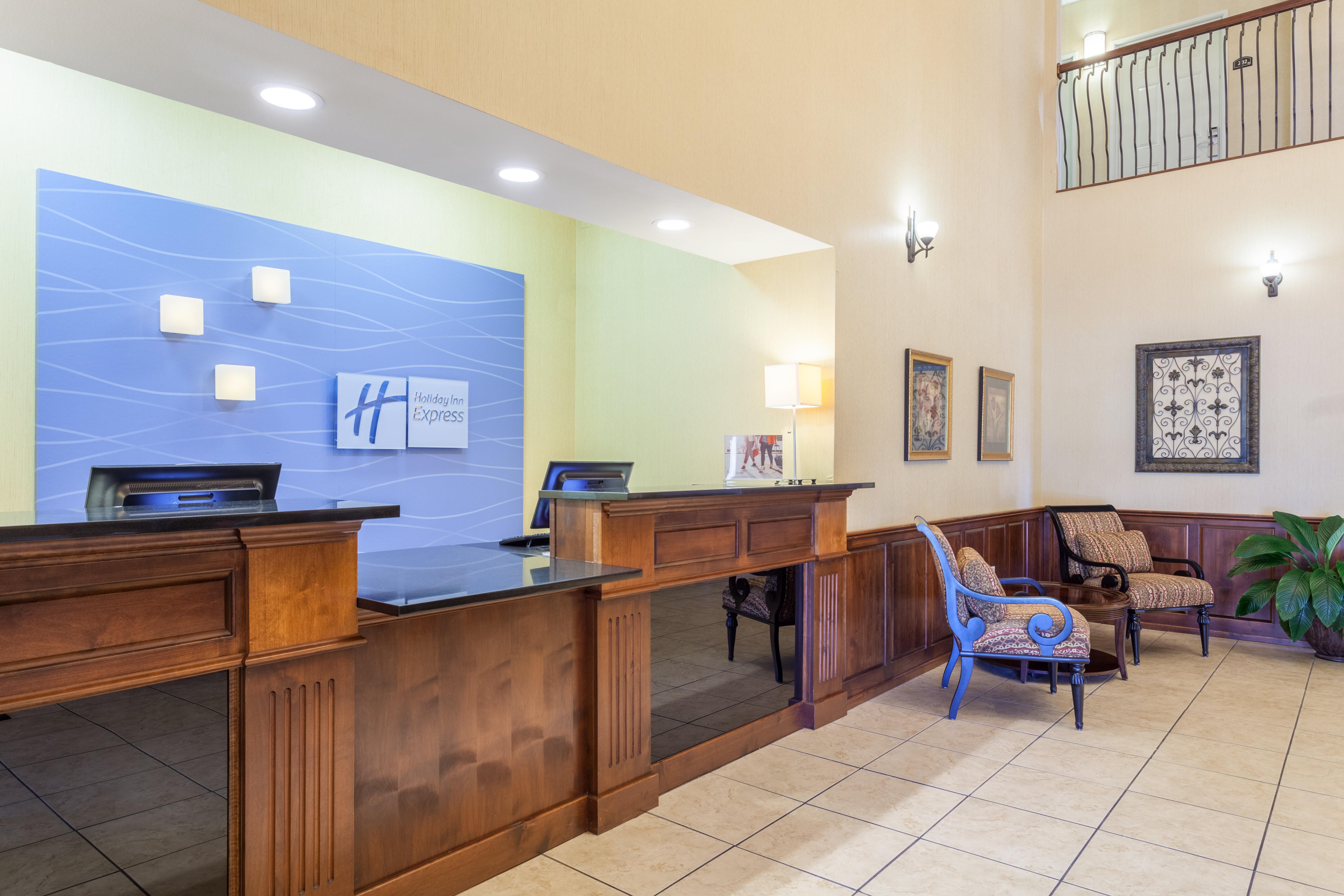 Holiday Inn Express Hotel & Suites Clarksville Екстериор снимка