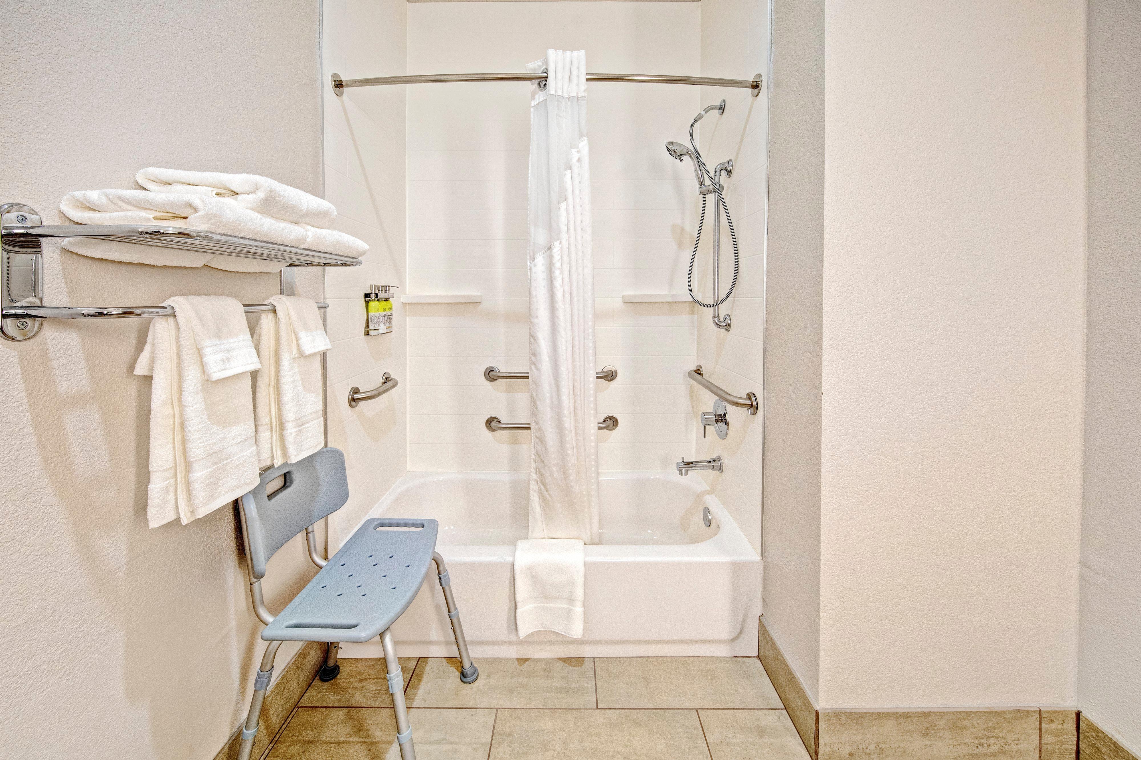 Holiday Inn Express Hotel & Suites Clarksville Екстериор снимка