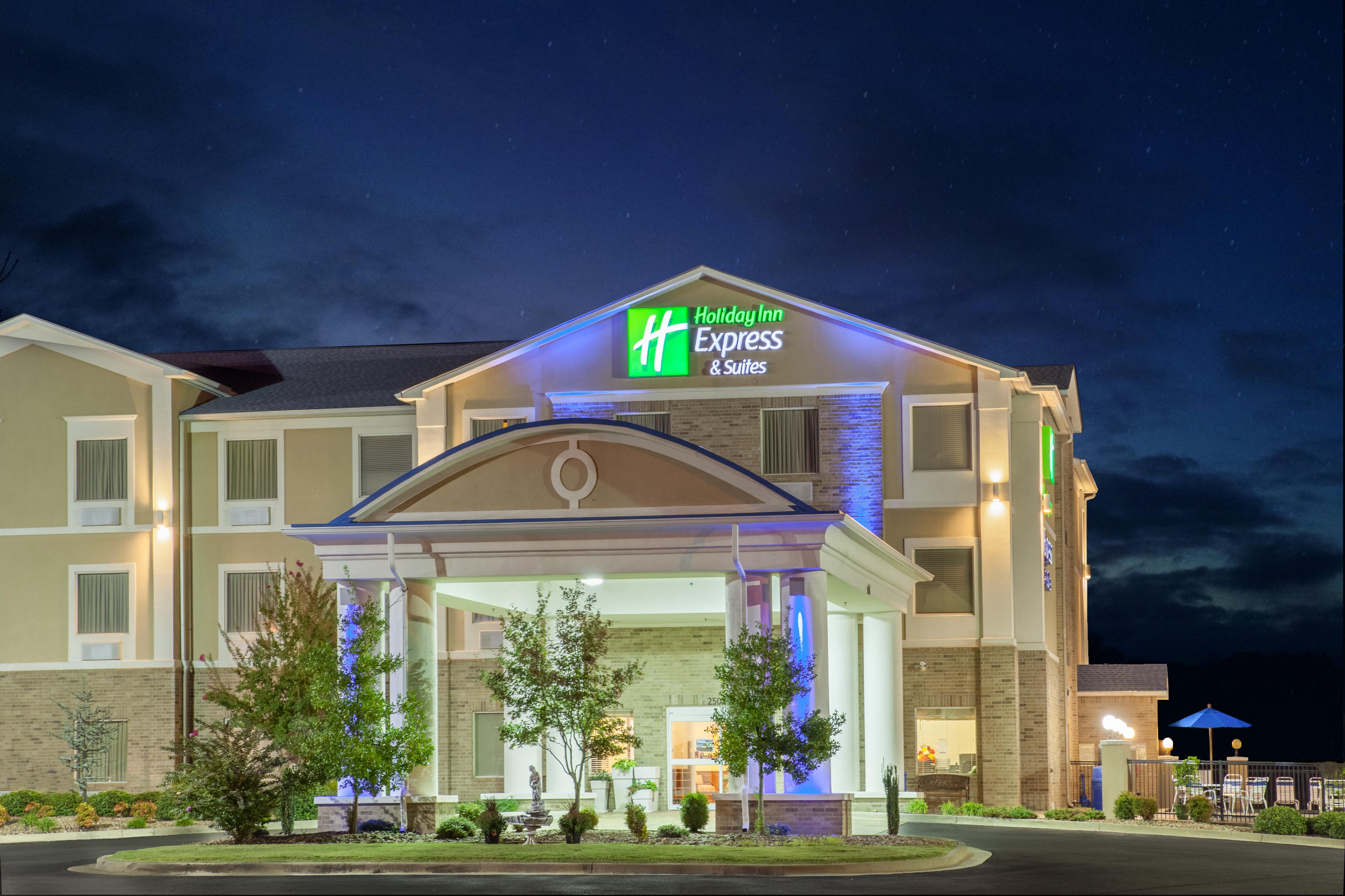 Holiday Inn Express Hotel & Suites Clarksville Екстериор снимка