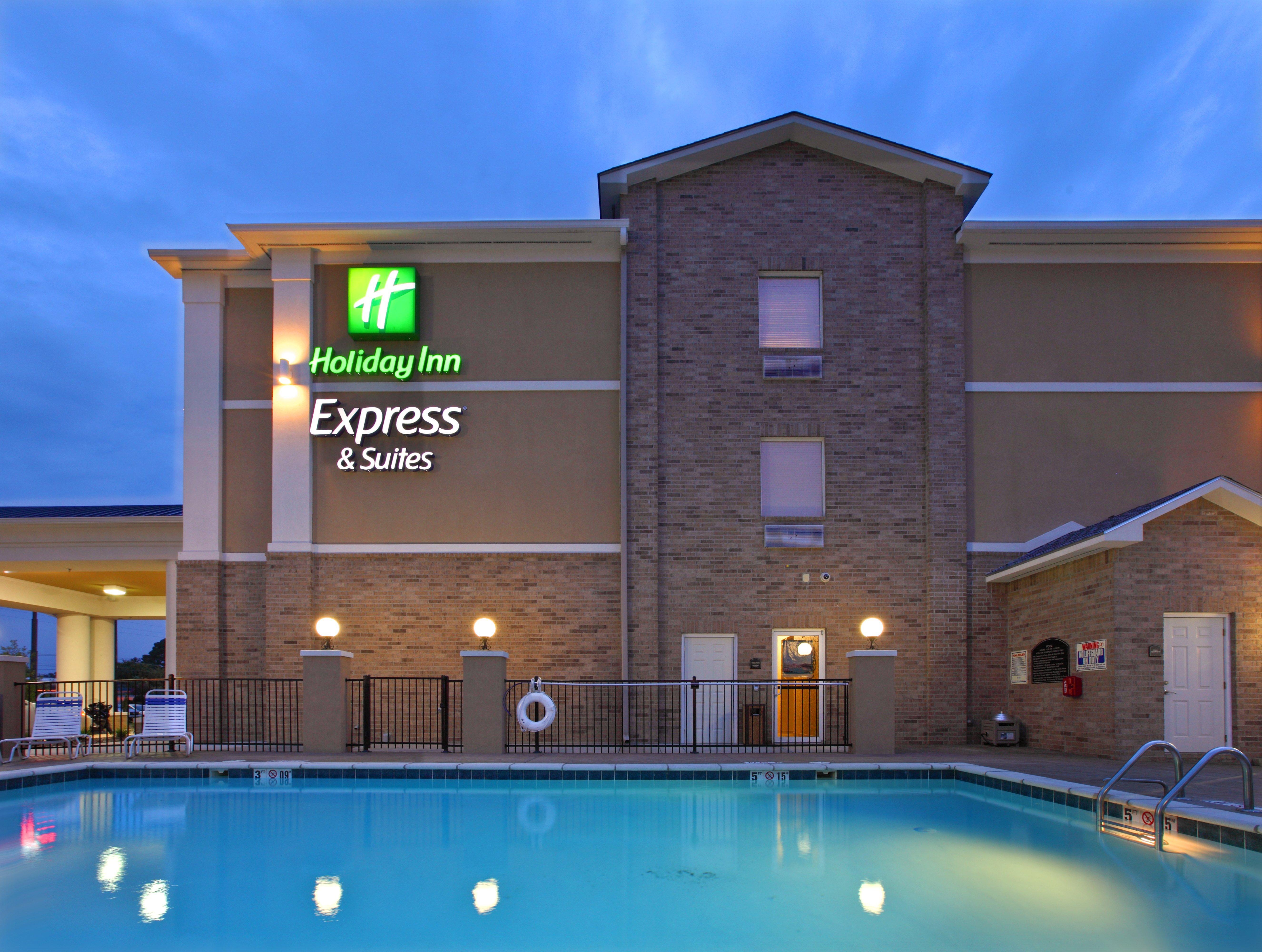 Holiday Inn Express Hotel & Suites Clarksville Екстериор снимка