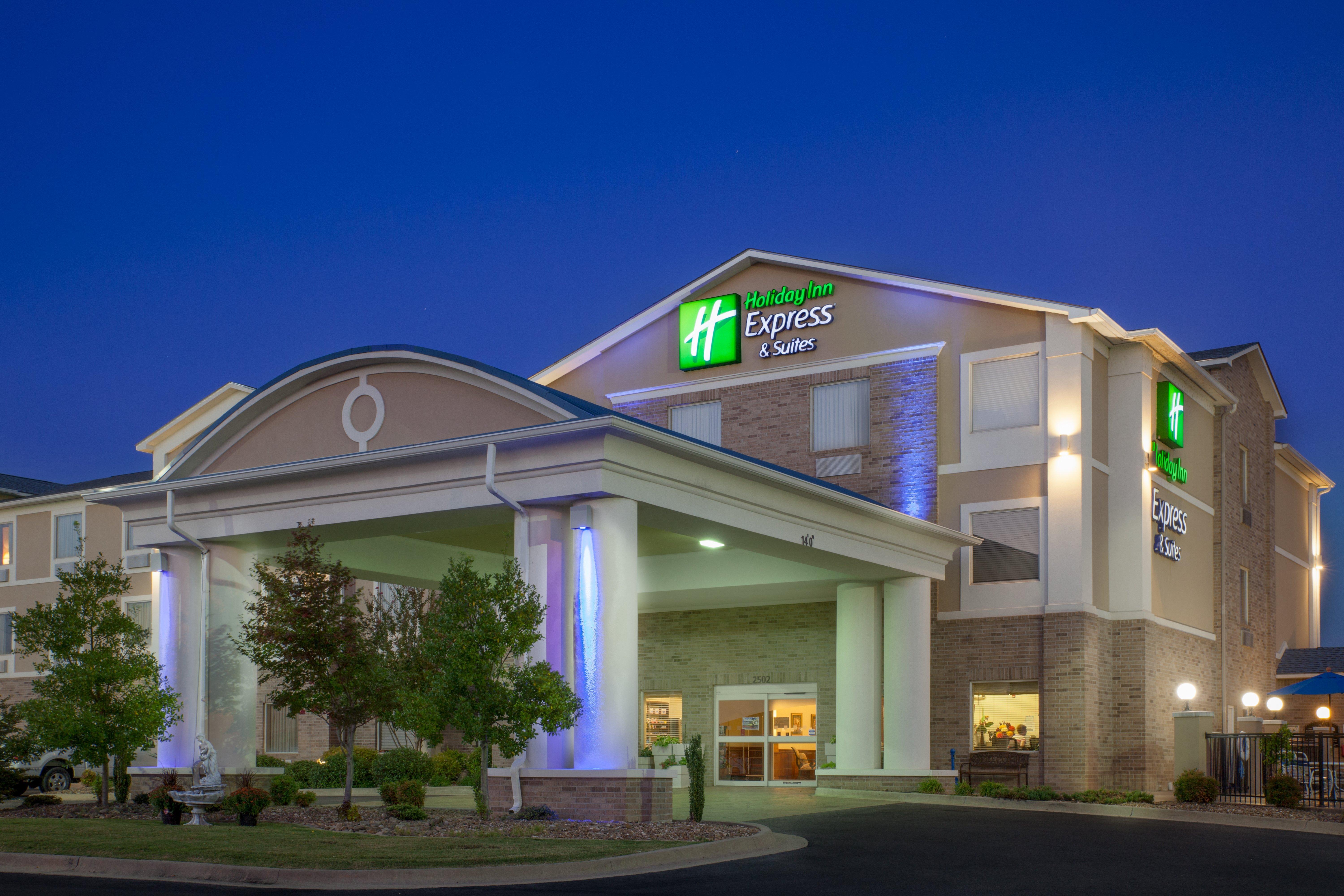 Holiday Inn Express Hotel & Suites Clarksville Екстериор снимка