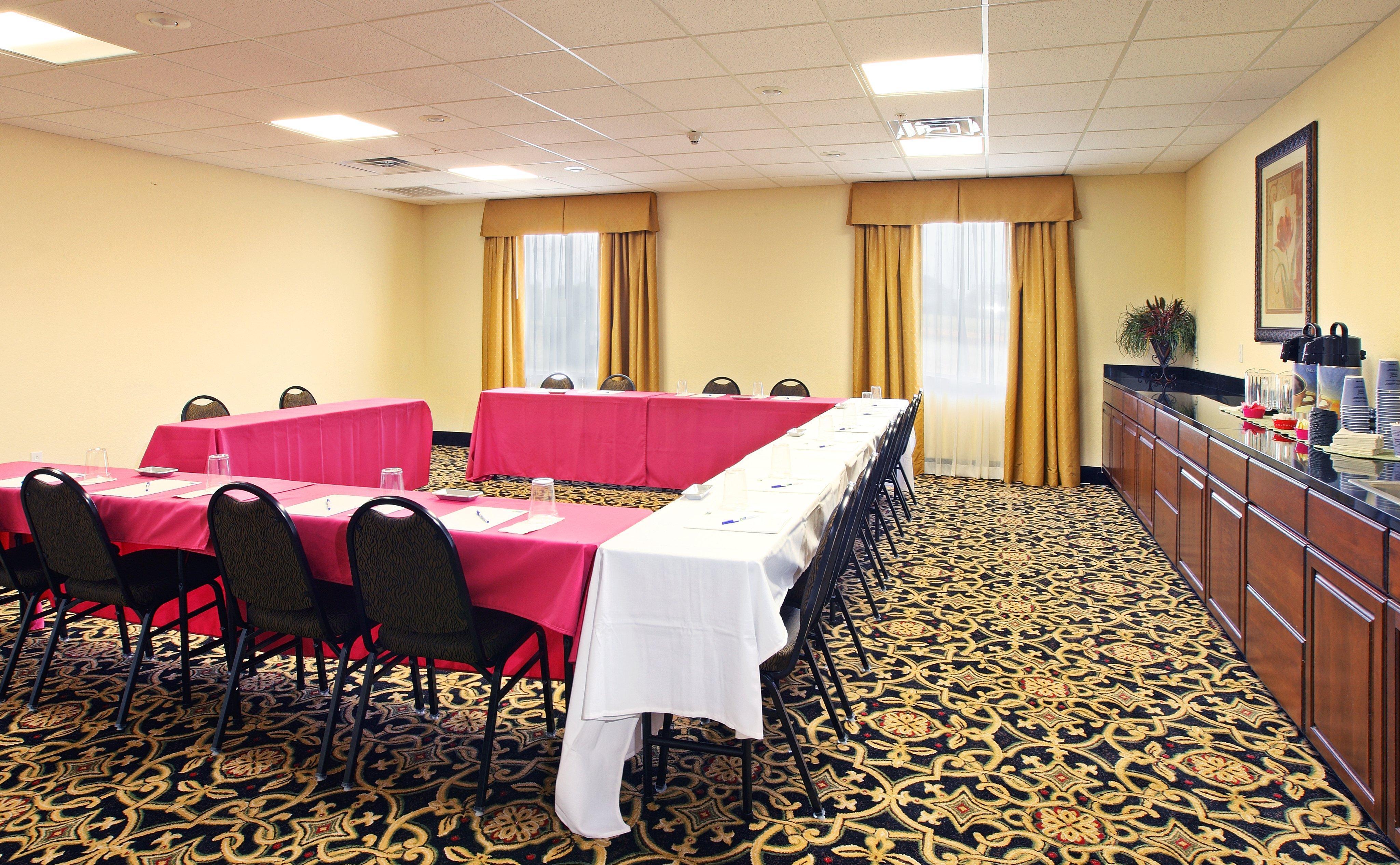 Holiday Inn Express Hotel & Suites Clarksville Екстериор снимка
