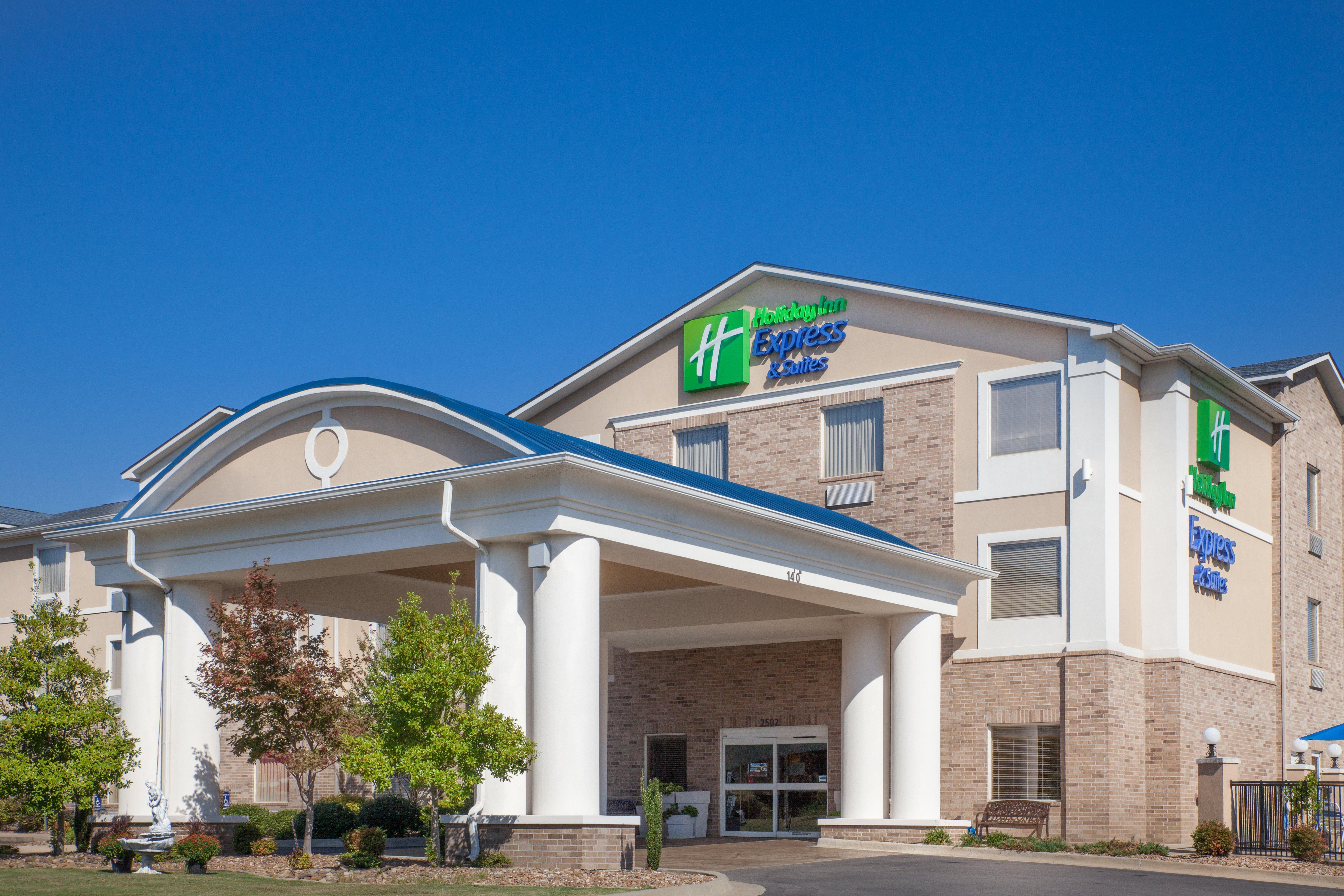 Holiday Inn Express Hotel & Suites Clarksville Екстериор снимка