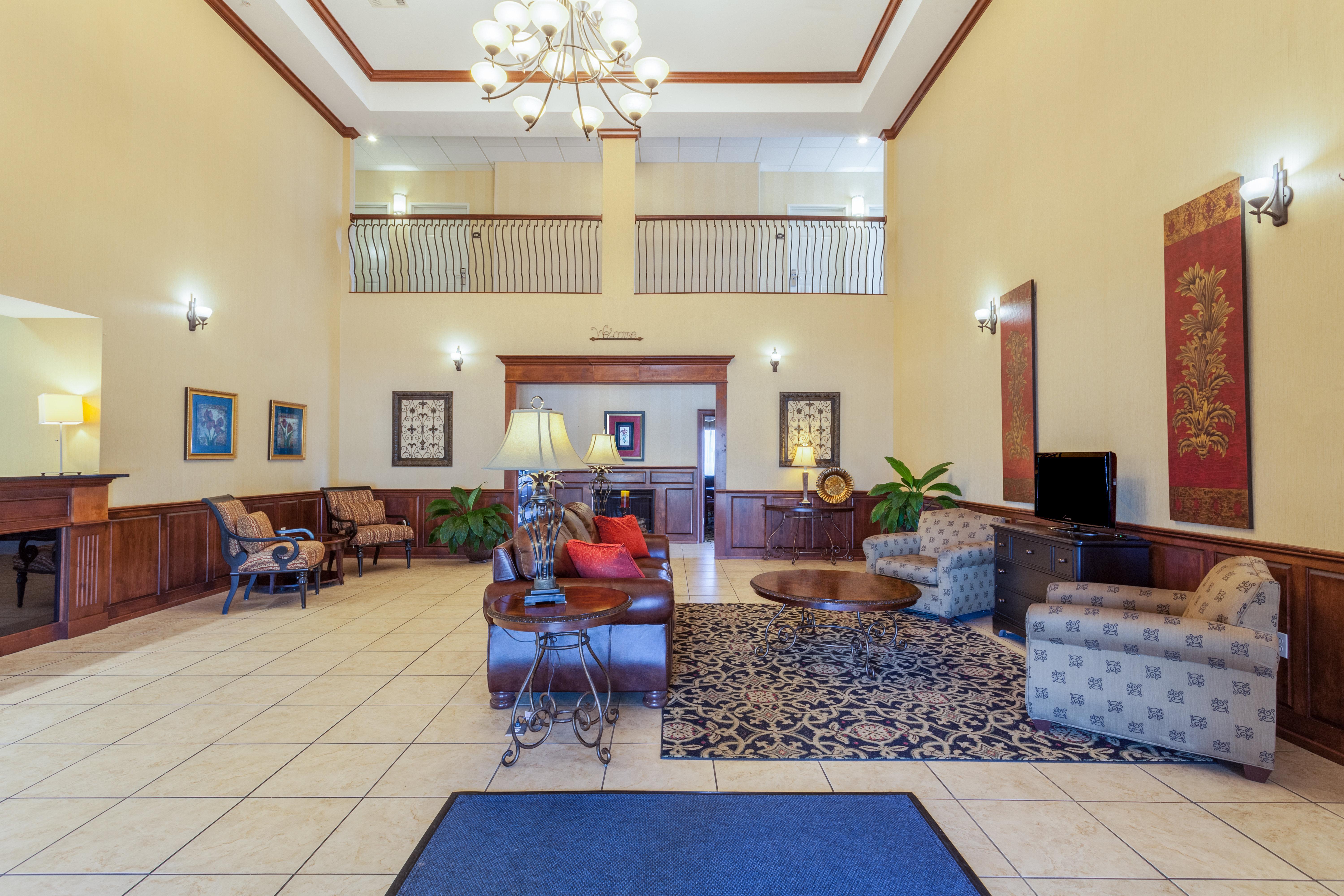 Holiday Inn Express Hotel & Suites Clarksville Екстериор снимка
