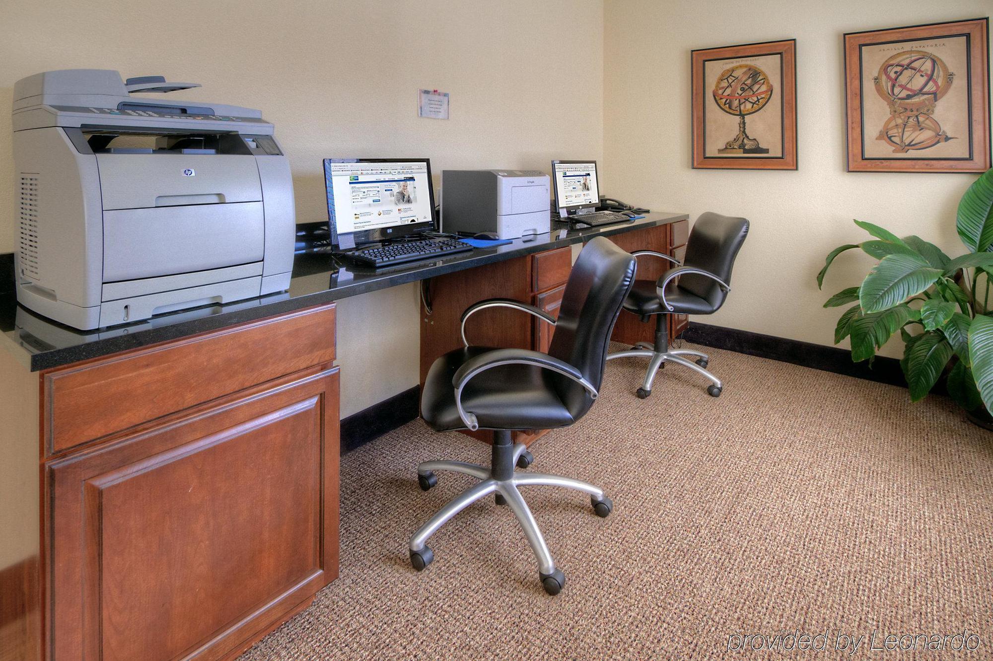 Holiday Inn Express Hotel & Suites Clarksville Екстериор снимка