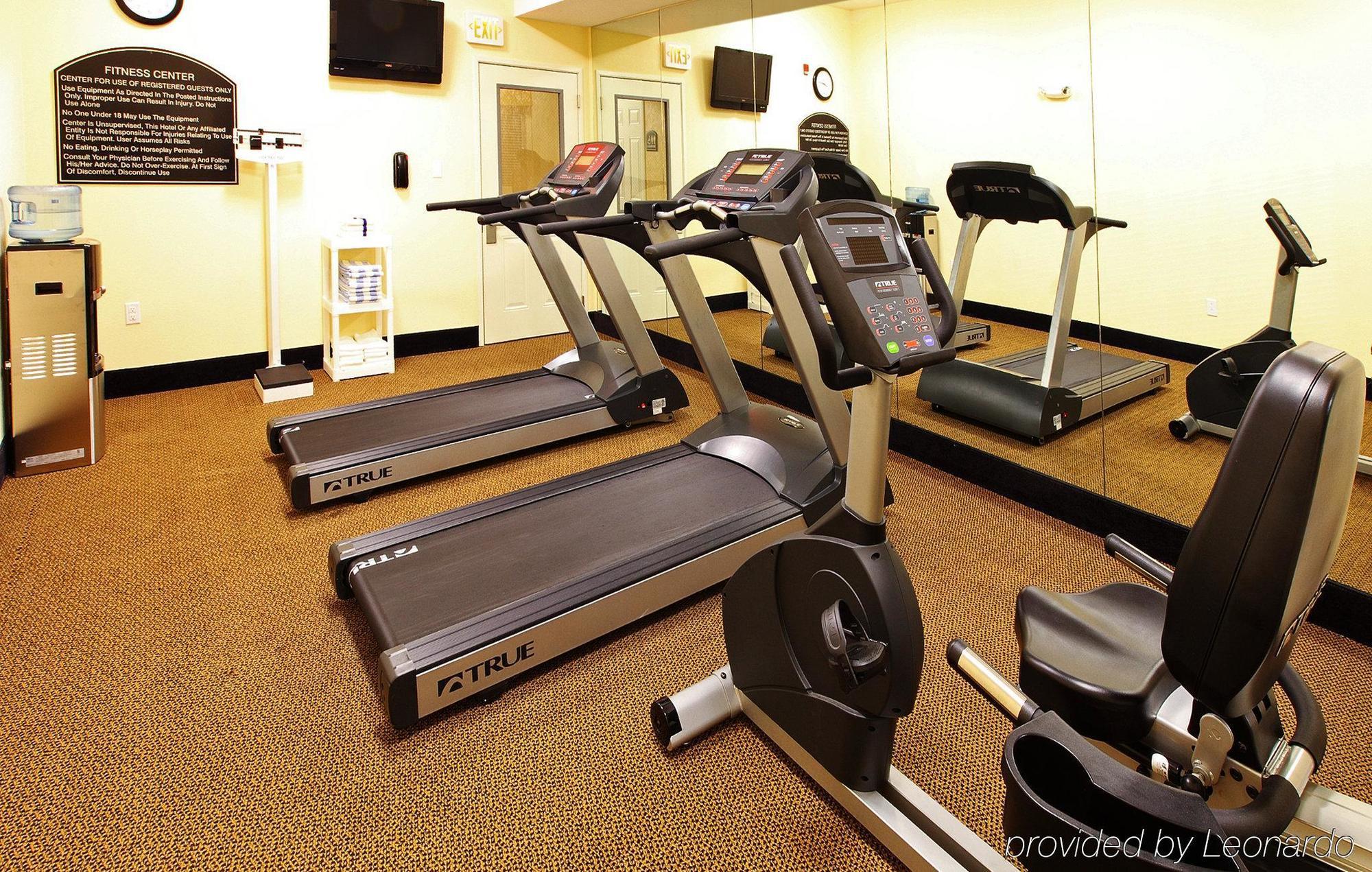 Holiday Inn Express Hotel & Suites Clarksville Екстериор снимка