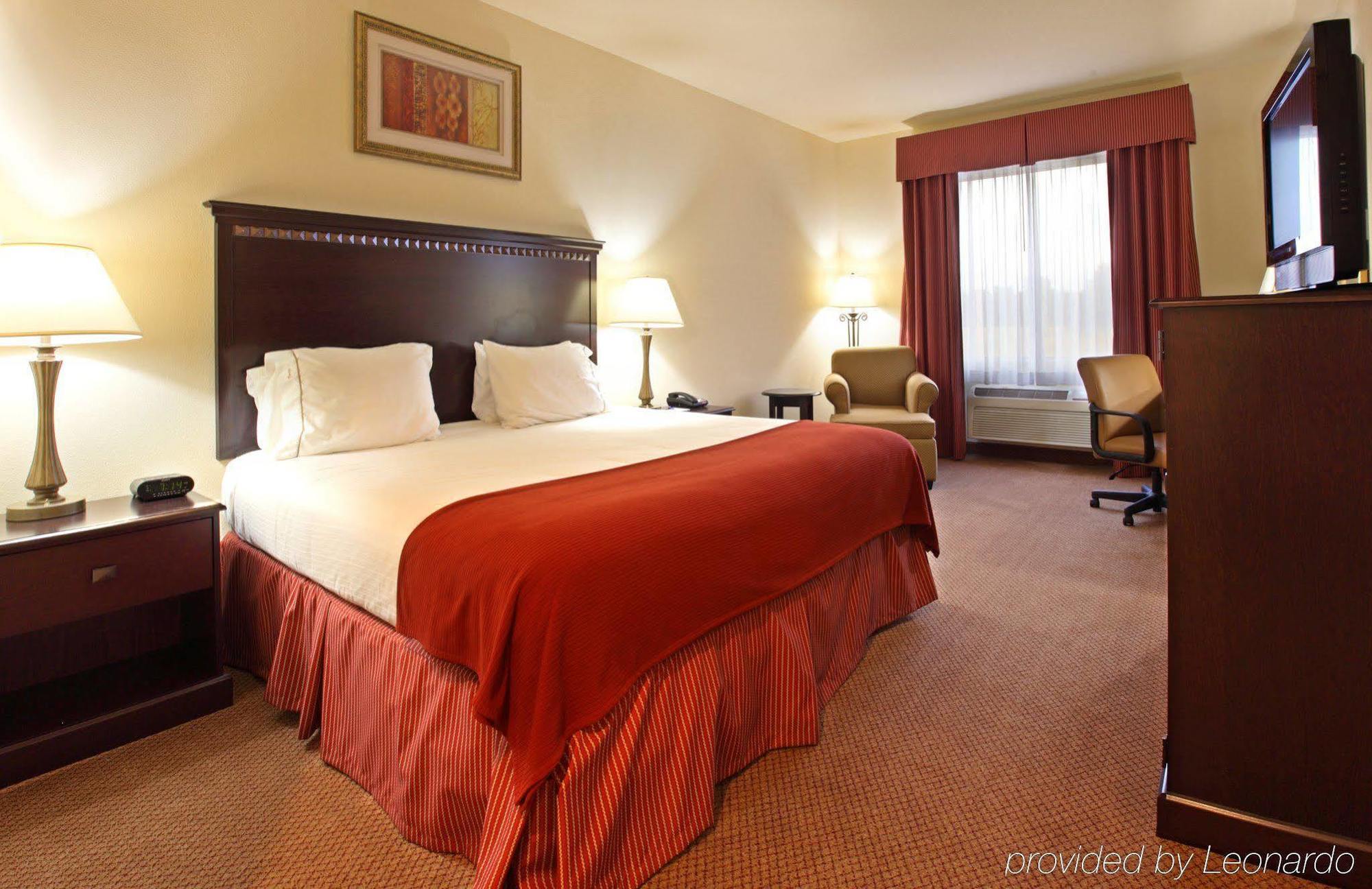 Holiday Inn Express Hotel & Suites Clarksville Екстериор снимка