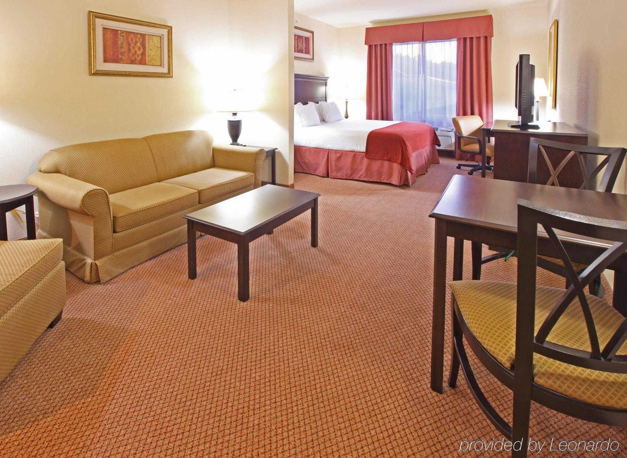 Holiday Inn Express Hotel & Suites Clarksville Екстериор снимка