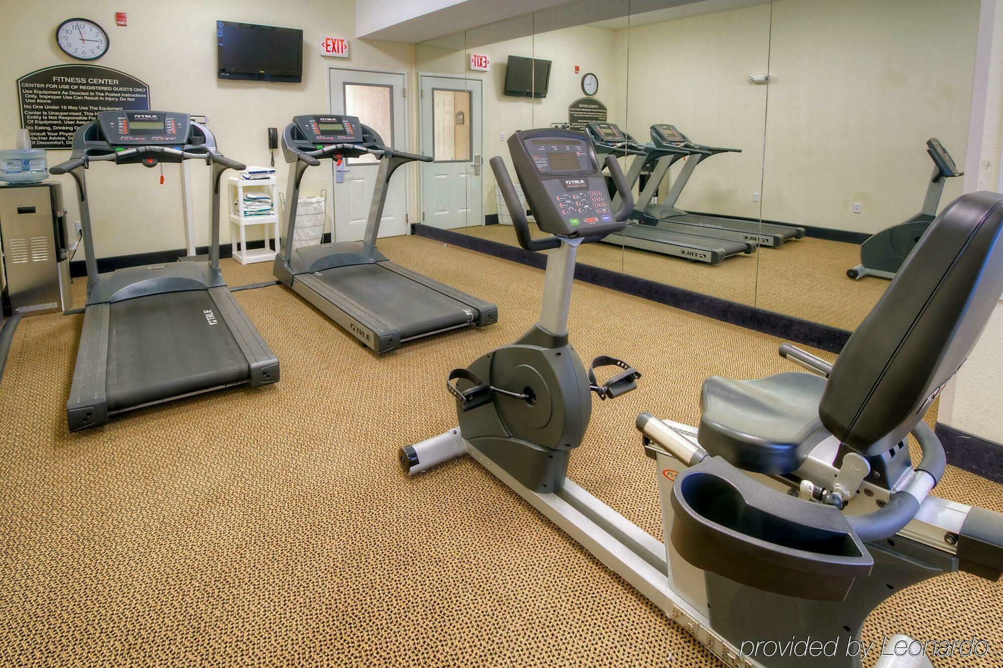 Holiday Inn Express Hotel & Suites Clarksville Екстериор снимка