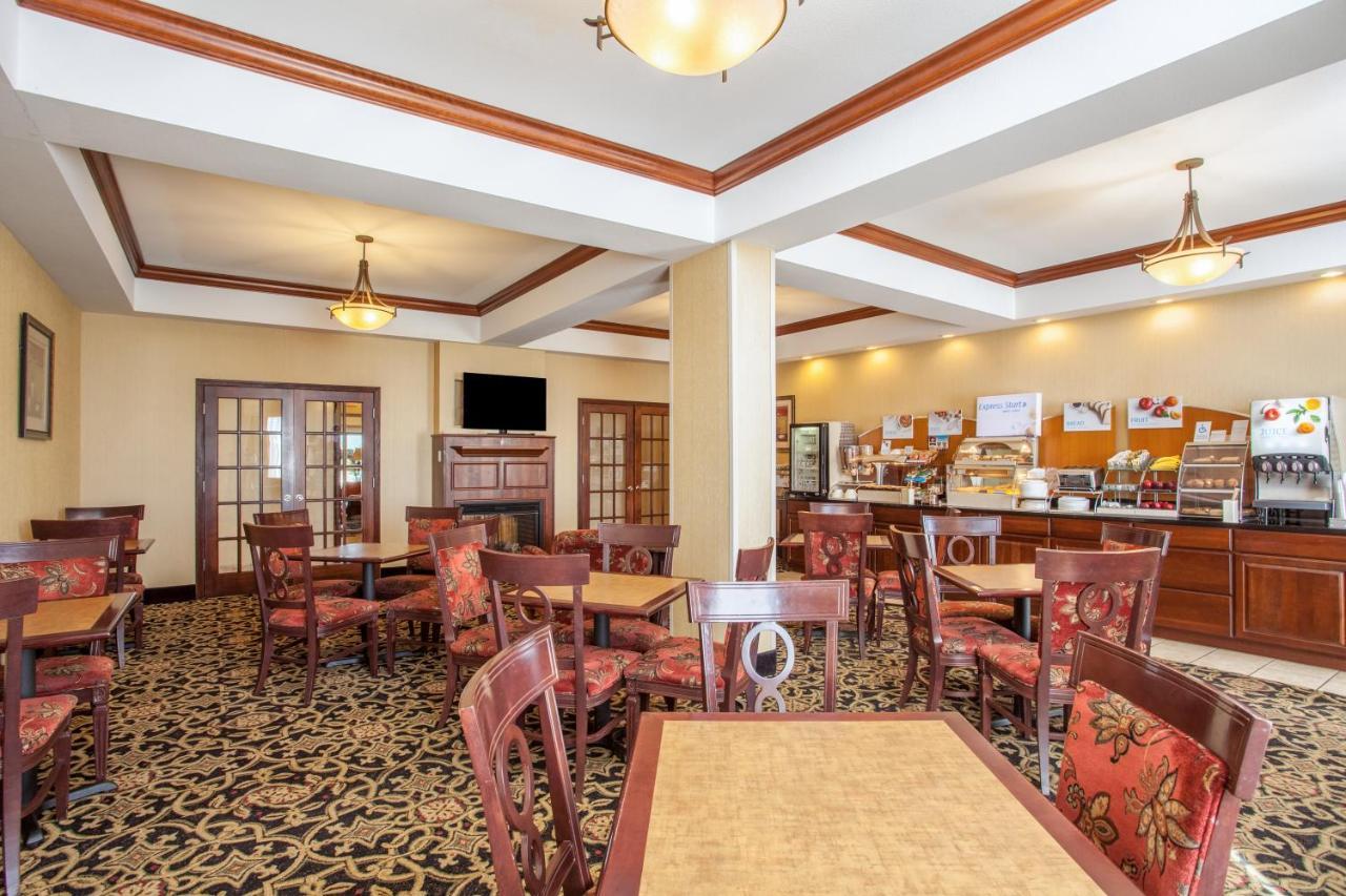 Holiday Inn Express Hotel & Suites Clarksville Екстериор снимка